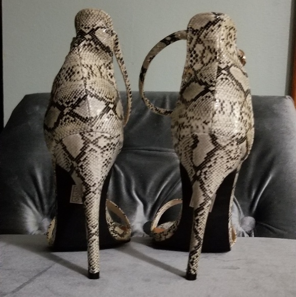 Womens shoes - Picture 3 of 4